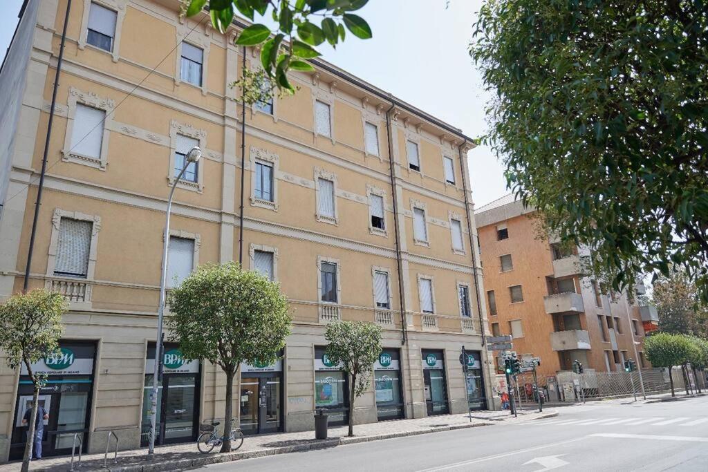 Casa Vacanze Sma93 Apartment Monza Ngoại thất bức ảnh